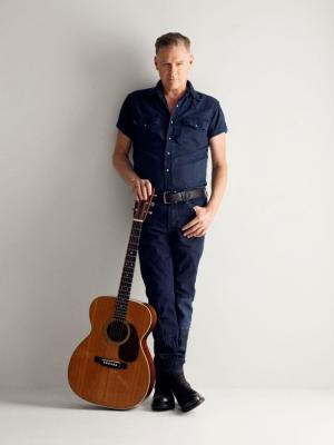 Il tour "Bare bones live" di Bryan Adams fa tappa a Trento
