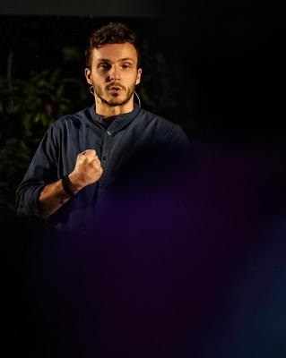 Nicol&ograve; Govoni al Teatro Sociale con &ldquo;L&rsquo;uomo che costruiva il futuro&rdquo;